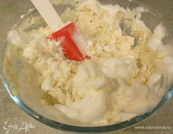 Паста пока ещё очень густая и...