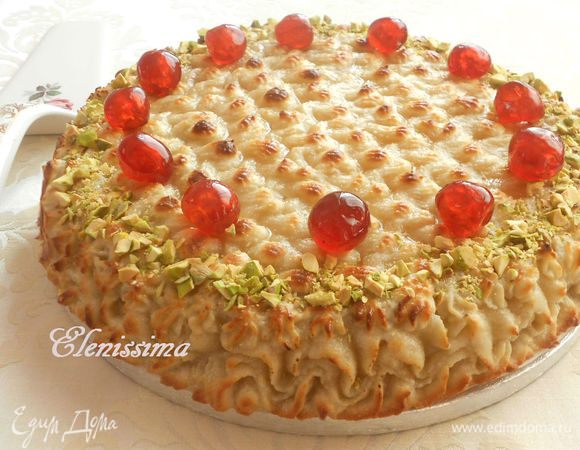 Готовый торт можно дополнительно украсить цукатами или орехами. Приятного аппетита!
