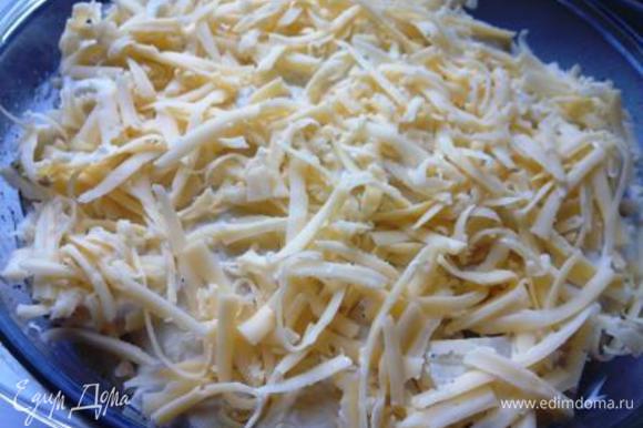 Сверху притрусить тертым сыром и отправить в разогретую до 220 гр. духовку примерно на 1 час.