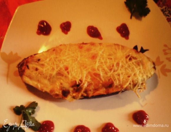Посыпать тертым сыром и готовим до золотистого цвета. 