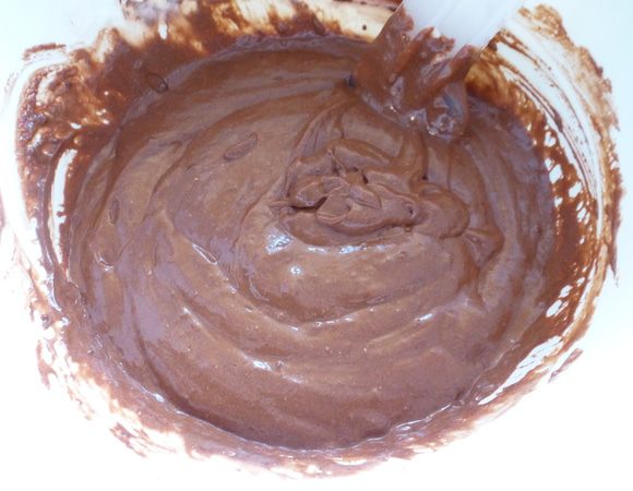 Готовый крем убираем в холодильник на 30 минут. Вот таким жидким он был до охлаждения.