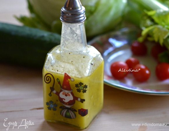 Смешать все вручную или прокрутить на скорости в процессоре. Перелить в емкость, встряхнуть перед подачей.