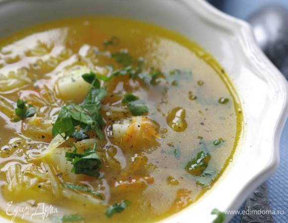 Петрушку мелко порубить. Готовый рассольник подавать со сметаной, присыпав петрушкой.