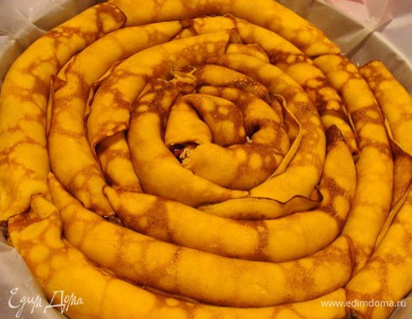 Выложить блины в форму, по необходимости застеленной пекарской бумагой (можно без бумаги). 
Поставить в духовку на 20 минут при 180*
Форма 35 см.