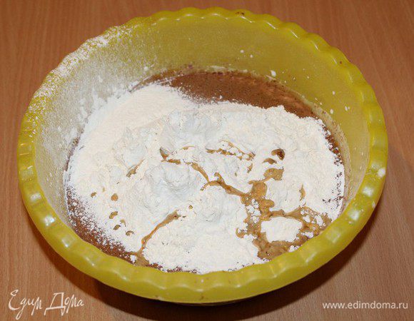 Добавьте кофе, перемешайте.