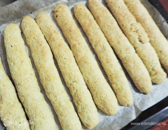 Выпекаем при 200 градусах примерно 20 минут до приятного золотистого цвета.
Готовым трубочкам дать полностью остыть.