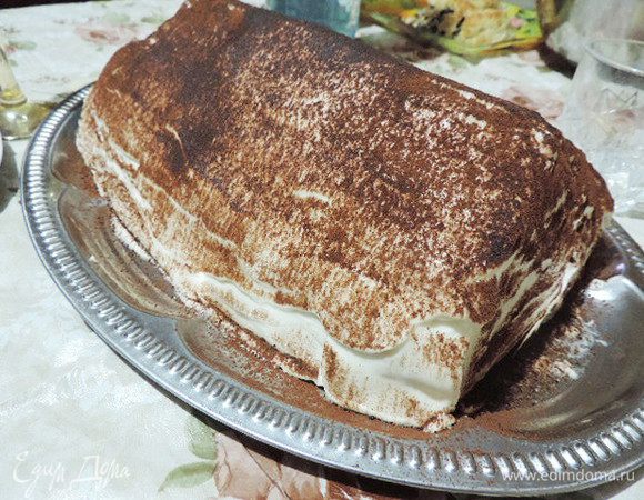 Перед подачей посыпаем через ситечко какао.