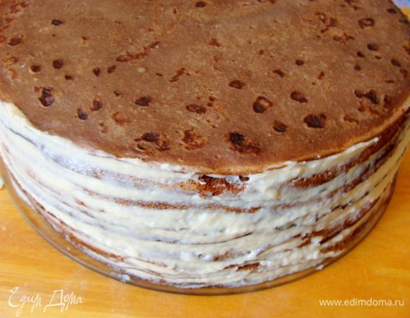 У меня получился торт из 16 блинов. Диаметр 24-26 см.
Теперь торт нужно полностью остудить.