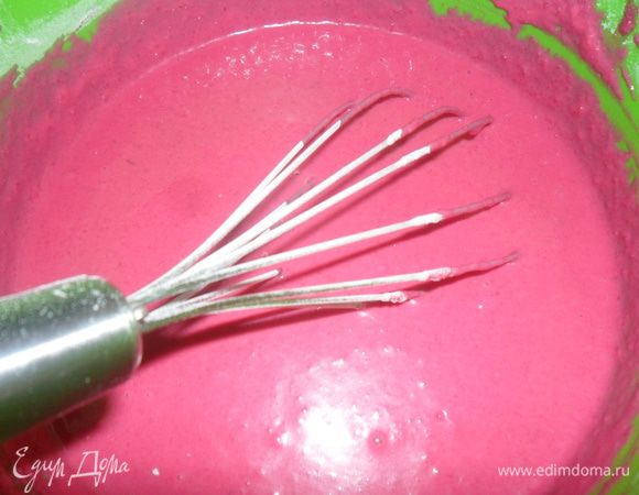 Все смешать венчиком и оставить тесто на 30 минут отдохнуть.