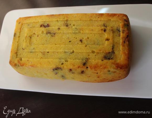 Вынуть пирог из духовки, дать минут 5 постоять, перевернуть на блюдо и снять форму.