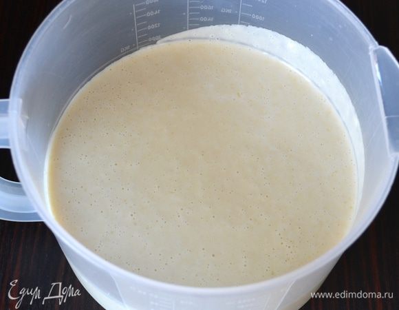 Блины можно приготовить по Вашему любимому рецепту. Я делала блины как в этом рецепте блинного тирамису - http://www.edimdoma.ru/retsepty/64624-blinnyy-tiramisu (только положила 1 яйцо). Смешать все ингредиенты (кроме кипятка). Взбить все с помощью миксера. В конце разбавить полученное тесто стаканом крутого кипятка и приготовить тесто для блинов. Дать постоять минут 20.