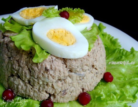 Вынуть из духовки, охладить и выложить на блюдо.