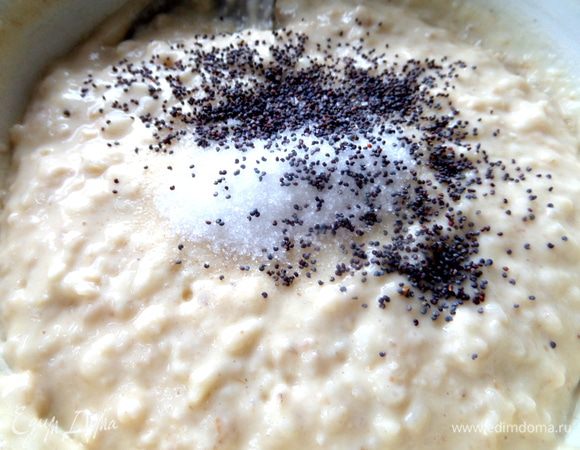 Мак для разнообразия! Даём тесту постоять чуток, пока разогревается сковорода с маслом.