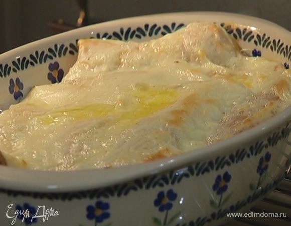 Отправить форму в разогретую духовку на 10–15 минут.