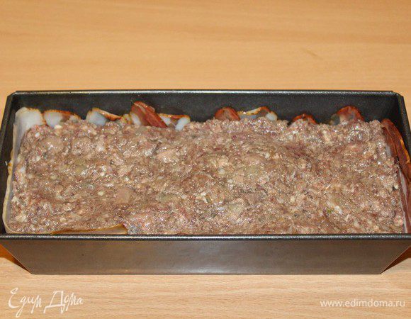 Накрыть второй половиной фарша.