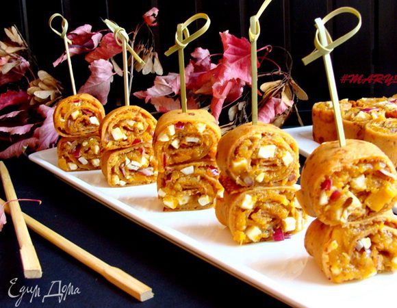 Ну а дальше остается нафаршировать блинчики, аккуратно свернуть, порезать и красиво подать!