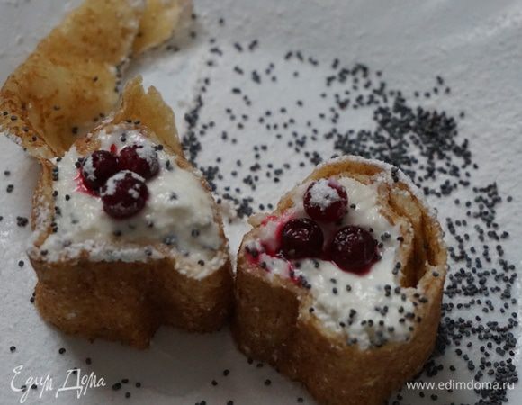 Украшаем ягодами.