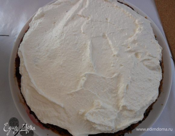 На вишни выложить сливки толщиной 1 см.  