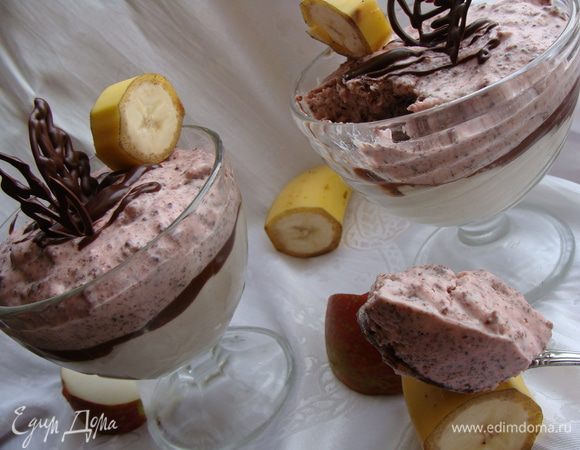 Украсить по желанию. Ставим в холодильник примерно на 1 час. Если хотите ускорить процесс, то в морозилку минут на 10-15. Наслаждаемся!!!