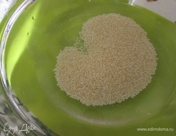 Сварить пшенную кашу. Пшено перебрать, если это необходимо. И хорошо промыть в проточной воде.