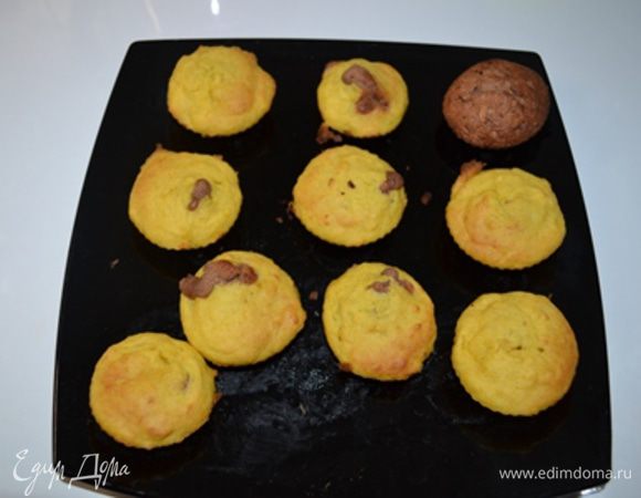 Выпекать в духовке при температуре 200 С примерно 20-25 минут.