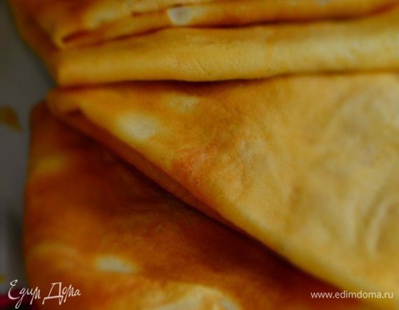 Испечь блинчики по любимому рецепту! Я пеку пресные блинчики, чтобы они не перебивали вкус начинки, а только подчеркивали. Рецепт блинчиков здесь http: //www.edimdoma.ru/retsepty/72786-blinchiki-boyarskie  