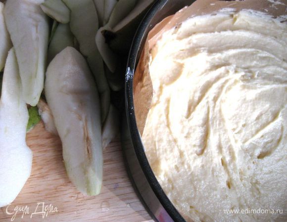 Груши нарезать пластинами.