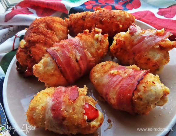 Выкладываем на салфетку, чтобы промокнуть лишний жир и переносим на тарелку.