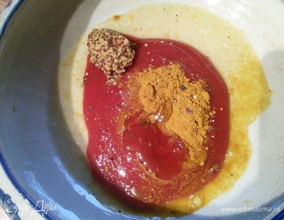 Смешать все ингредиенты для соуса. 