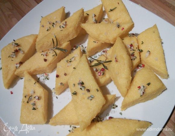 Подавала я с чипсами из поленты от Викули Ла Ванды, оч вкусно, рекомендую!
http://www.edimdoma.ru/retsepty/63847-chipsy-iz-polenty-s-rozmarinom-i-pryanoy-solyu-dlya-marinyl