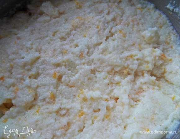 Я варила на молоке манную кашу с тыквой и осталось такое количество, поэтому подстраивала рецепт под себя! У Юлии пудинг сделан на семолине и количество в 2 раза больше!