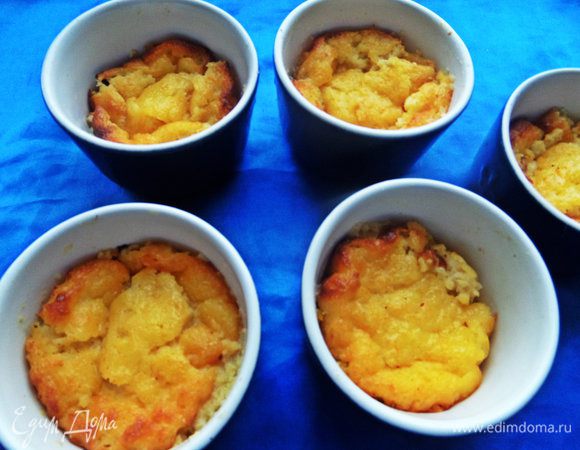 Пудинг такой нежный, что трудно держит форму, но на вкус это не влияет!