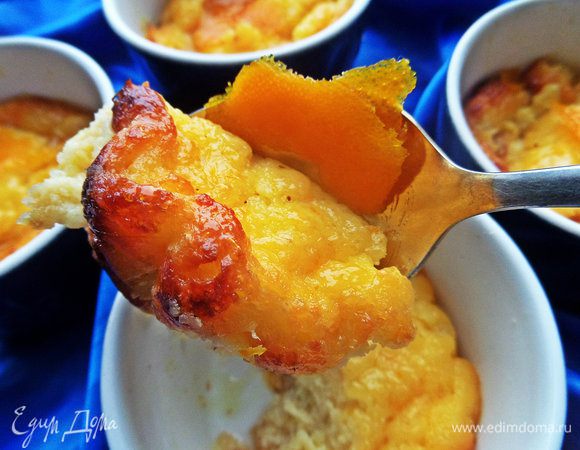 Поливаем апельсиновым сиропом и едим ложками. Кстати, тыква в манке хорошо сочетается с апельсином, проверено!