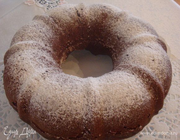 Готовый кекс присыпать сахарной пудрой или можно полить растопленным шоколадом. Приятного аппетита!