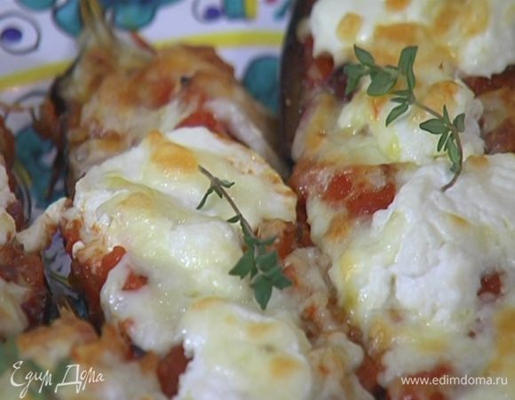 Готовые баклажаны украсить веточками тимьяна и сбрызнуть оставшимся оливковым маслом.