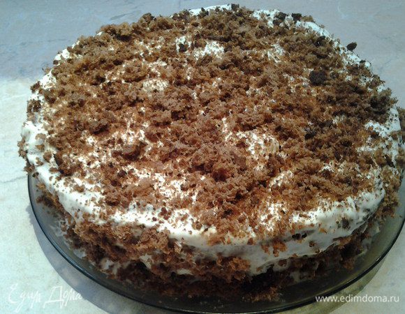 Промазать коржи этим кремом. Убрать торт на ночь.