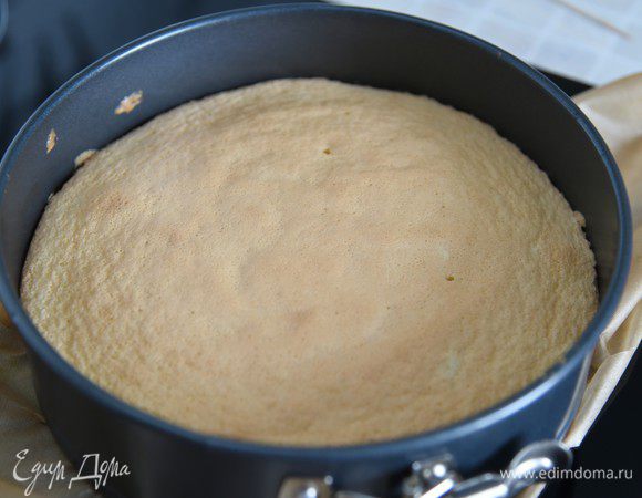 Ориентируйтесь по своей духовке, до пробы на сухую палочку.