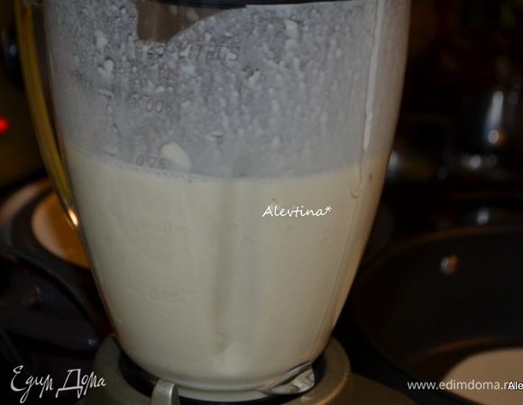 Взбить все в блендаре до однородной массы, со стенок муку помогаем снимать лопаткой.