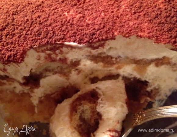 Многими любимый тирамису. Сегодня балдела под кофеек рано утром, поэтому фото с телефона.