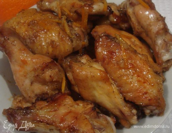 Запекать крылышки в разогретой духовке до готовности. Приятного аппетита!