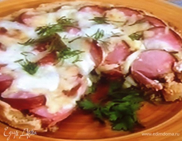 Ставим в духовку, разогретую до 200 градусов  на 20 мин. Достаем из духовки и аккуратно снимаем форму. Перед подачей можно украсить зеленью.


Приятного аппетита!