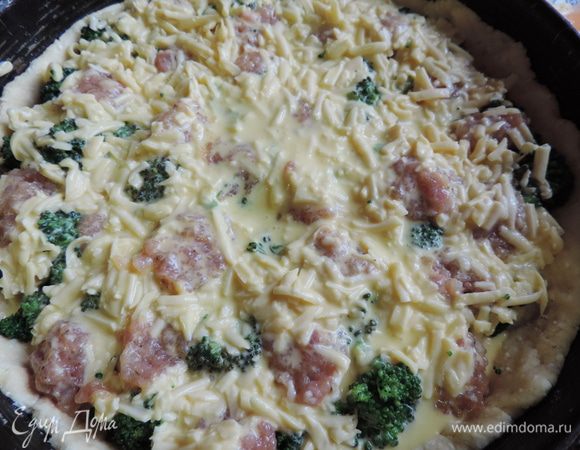 Равномерно распределяем сверху заливку.