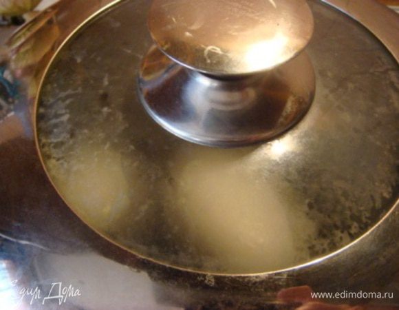 Обжариваем на среднем огне при закрытой крышке, это важно.