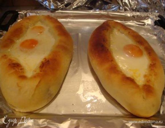 Желток должен быть чуть живой.