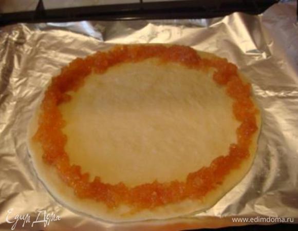 Третья часть теста - это ватрушка.
Начинка: варенье из айвы 0.5 ст. и творог 250-300 гр.
