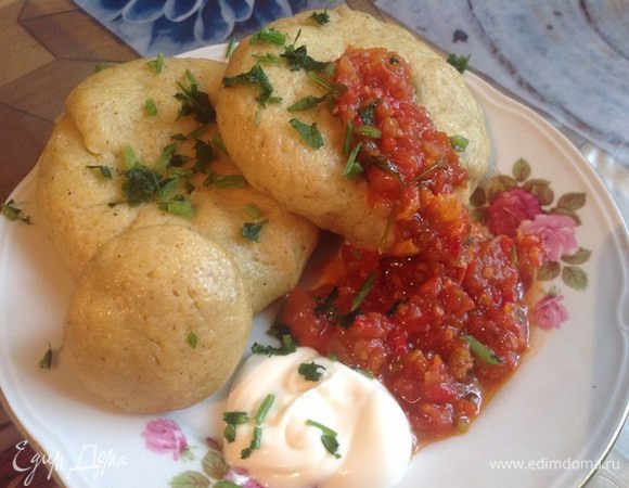 Готовые хинкал можно подавать со сметаной или овощной икрой, украшая зеленью.

Приятного аппетита!!!