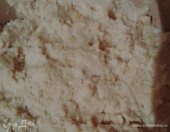 Секретный ингредиент - фасоль (по рецепту указывалась черная, но у меня оказалась белая) - была намочена на 12 часов, а после, слив воду, измельчена блендером.