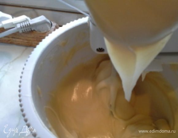 Правильное тесто свисает треугольничком с лопатки (на фото я показала), значит тесто хорошо вымешено.