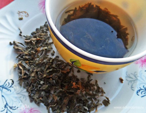 А вот и четвёртая капустка-морская! Держу её дома для удобства в сушёном виде, добавляю иногда в суп, где уместно! Заливаем кипятком на 10 минут под крышкой.