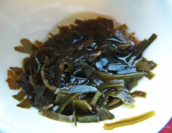 Сливаем жидкость, капуста мягкая, если нет, то держите в воде дольше.